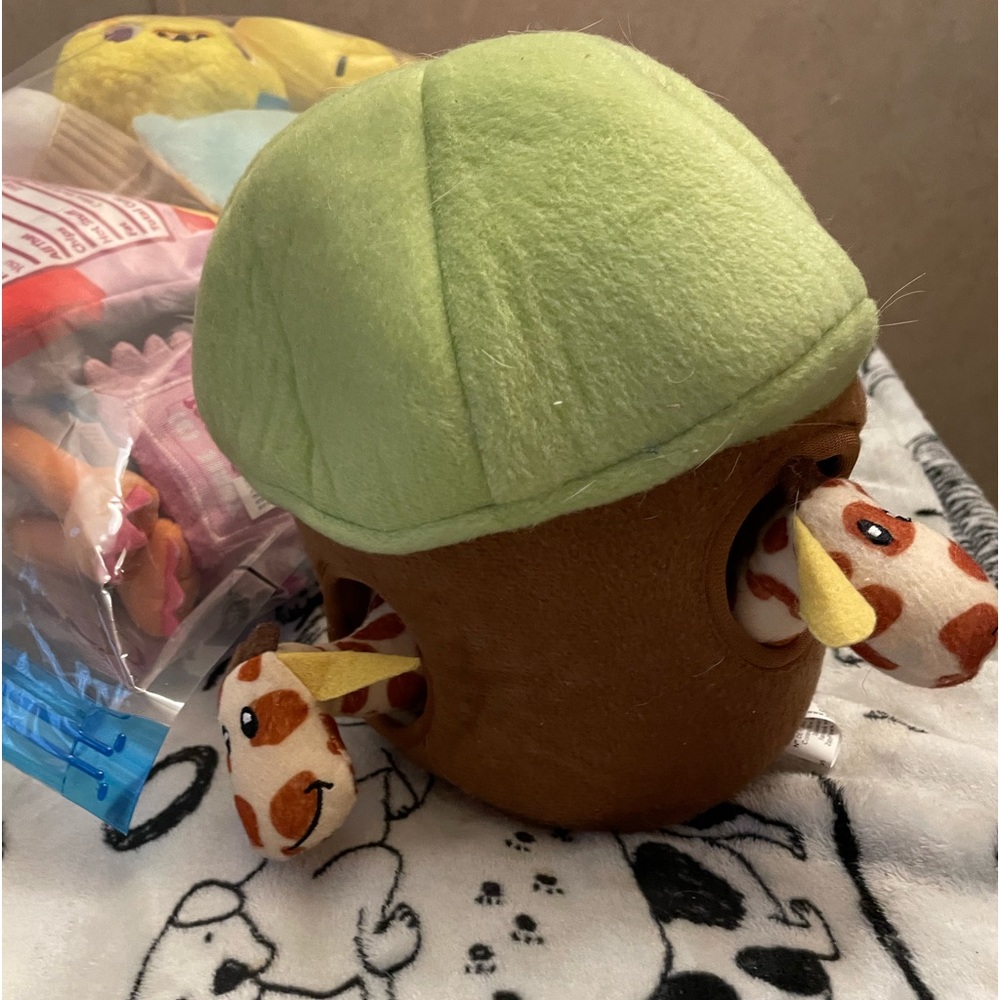 Giraffe Hut dog toy